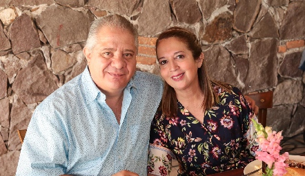  Miguel Ángel Romero Abad y Clara Luz González.
