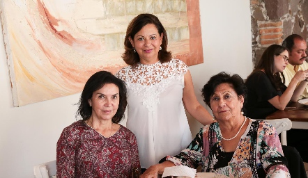  Martha González, Verónica Humara y Mary Chuy Humara.