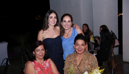  Andrea Lorca, Laura Álvarez de Lorca, Diana González y Tita Duque.
