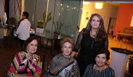 Martha Lee, Laura Muñiz, Lourdes Vallejo y Cuquis Villagrana.