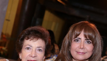  Clara Elena Muñiz y Laura Rodríguez.