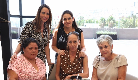  Mariana Ávila, Marcela Zapata, Raquel, Marcela Suárez y Patricia del Peral.