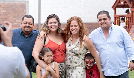  Víctor Zapata, Karla Vilet, Elisa Vilet, Eduardo Gouyonnet, Andrea y Eduardo.