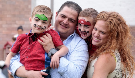 Alejandro, Eduardo, Eduardo y Elisa Gouyonnet.