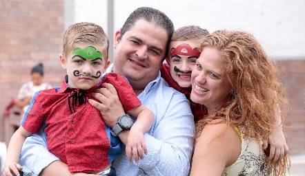  Alejandro, Eduardo, Eduardo y Elisa Gouyonnet.