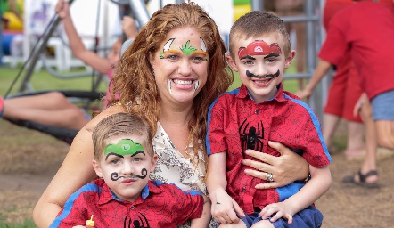  Elisa Vilet con sus hijos Alejandro y Eduardo Gouyonnet.