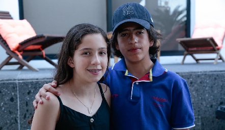  Ana Cris con su hermano, Juan Paulo.