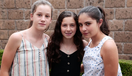 Mariana, Ana Cris y Connie.