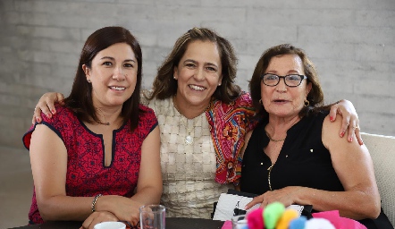  Ruth, Mireya e Irma Martínez.