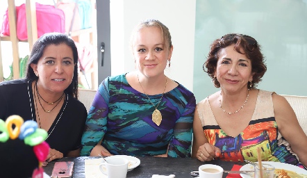 Dinora Jara, Ariadna Martínez y Patricia Cervantes.