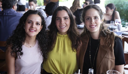 Las primas,  Yolanda Aguillón, Natalia Rodríguez y Ana Gaby Mina.