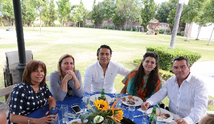 Laura Autrique, Karla Autrique, Juan Carlos Díaz de León, Sofía Cavazos y Luis Ortuño.