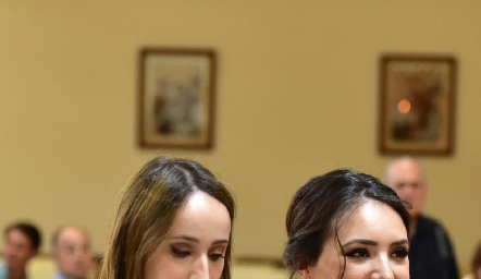  María Fernanda Pérez y Mary Ceci Herrera con Lorenzo.