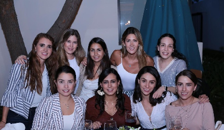  Pily Castañón, Araceli Foyo, Bety Lázaro, Martha de la Rosa, Sofía Torres, Gaby Díaz Infante, María Berrueta, Adri de la Maza y Ana Gaby Ibarra.