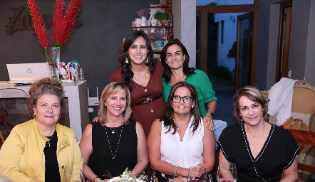  María Berrueta, Carmen Zapata, Verónica Carbajal, Maru Bárcena, Gaby Villanueva y Alejanda Medina.