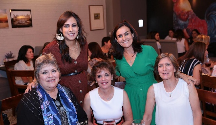  María Berrueta, Carmen Zapata, Rosy Miller, Lorena Maza y Cecilia Bárcena.