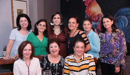  Ana Patricia Ordoñez, Carmen Zapata, María Berrueta Zapata, Cape Silos, María González, Gaby Meade, Becky Molina, Socorro Domínguez y Mónica Silos.