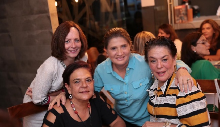 Becky Molina, María González, Mónica y Cape Silos.