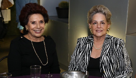  Ana María Villarreal y María Dolores Álvarez, abuelitas de los novios.