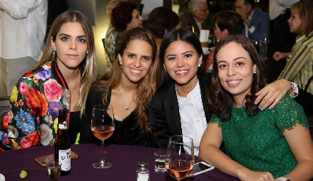 Claudia Mahbub, Macarena Gómez, Ale y Fernanda Torres.