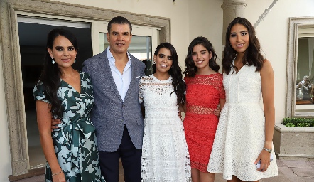 Marily, Javier, Marily, Pepi y María Paula Tobías.