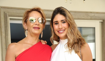  Isabel Carrillo con su hija Isa Tobías.