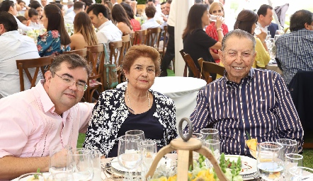  Juan Carlos Pérez, Carmelita y Juan Espinosa.