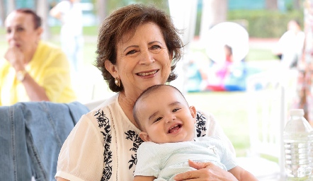  Franco con su abuelita, Dolores Solís de Conde.