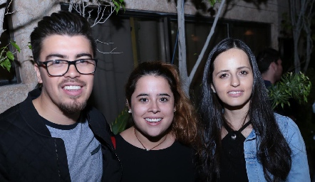 Rafael Centeno, Andrea Martínez y Renata Lasso.