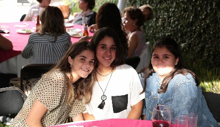  Emilia Rodríguez, Montse y Daniela Álvarez.