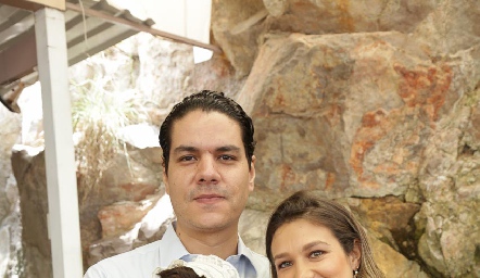  Fernando Delgado y Ana Teresa Jaimes con su ahijada María Andrea.