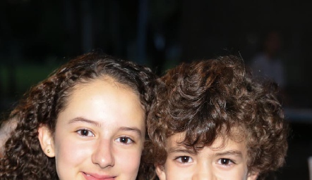  Paola y su hermano Rodrigo.
