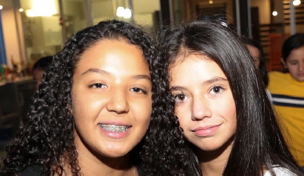  Alejandra Martínez y Fernanda Acebo.