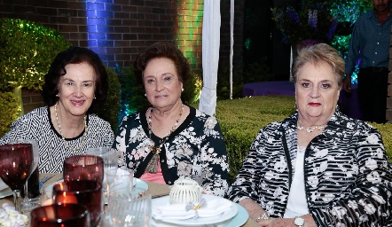  María Elena Flores, Maruca Flores de Martínez y Licha Flores Cobo.