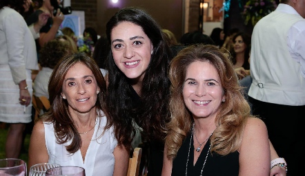  Mónica Gaviño, Scarlett Garelli y Marisa Romero.