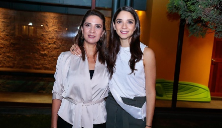  Lourdes Vázquez y Sofía Álvarez.
