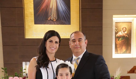  Cecilia Rangel y Julio Herrera con su hija Sofía.