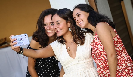  Selfie Fer Duarte, Karime Zamora y Montse García.