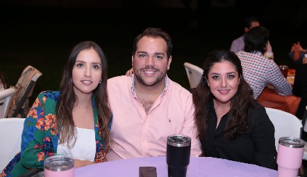  Daniela Castro, Bernardo González y Daniela Delgado.