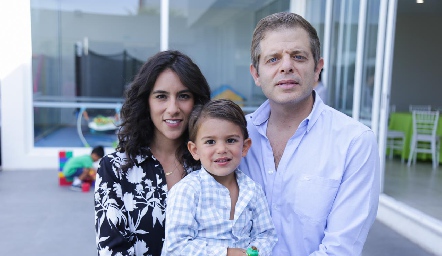  Irasema Abud y Juan Carlos Feres con su hijo Juan Carlos.