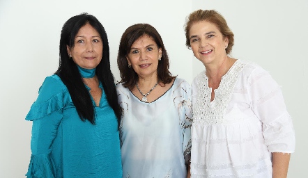  Leticia Ruiz, Tita Ruiz y Luz María Márquez de Ruiz.