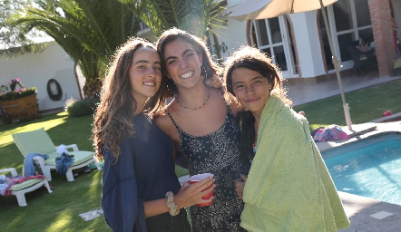  Inés, María y Manuela Ovalle.