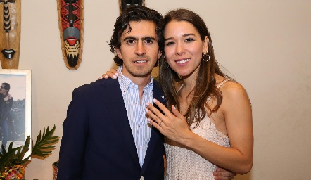  Memo Gómez y Michelle Cano se comprometieron.