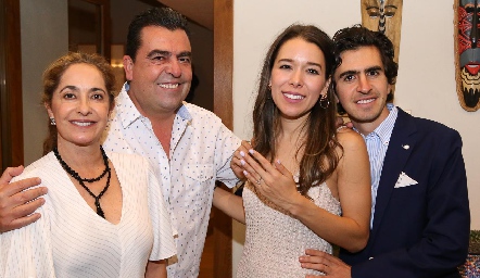  Paty Gaviño, Javier Gómez, Michelle Cano y Memo Gómez.