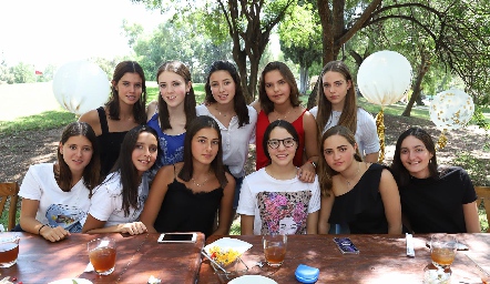  Ánika, Fer, Alexa, Pau, Joaquina, Vale, Marina, Carlota, Lorenza y Lorenza.