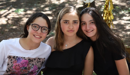  Carlota, Lorenza y Lore.
