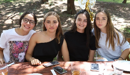  Carlota, Lorenza, Lore y Joaquina.