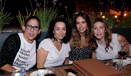  Adriana Rodríguez, Adriana Espinosa, Liliana Soto y Anna Astrid Navarro.
