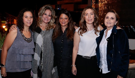  Majo González, Sofía Romero, Chelito Padrón, Anna Astrid Navarro y Anabel Gaviño.