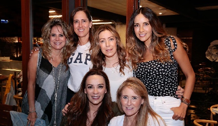  Sofía Romero, Adriana Pedroza, Anna Astrid Navarro, Liliana Soto, Erika Ramírez y Sandra Revilla.